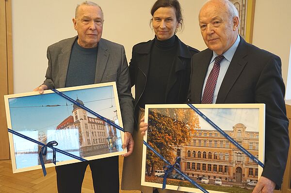 Dr. Jochen Staude (li.) und Prof. Klaus-Peter Schulze wurden von Rektorin Prof. Gesine Grande verabschiedet. (Foto: HTWK Leipzig)